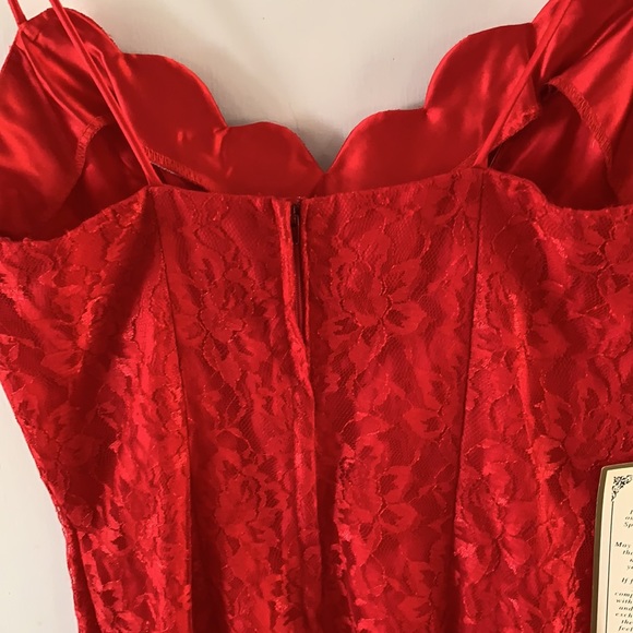 Vintage L. A. Glo red lace column long dress with scallop bodice and high slit - Picture 6 of 8